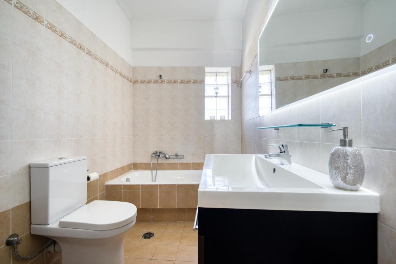 Sea & Mountain Apartment Close To Port And City Lávrion Zewnętrze zdjęcie