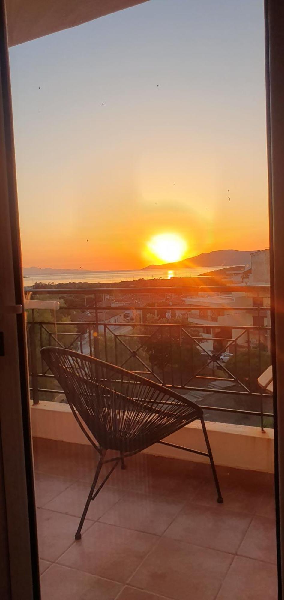 Sea & Mountain Apartment Close To Port And City Lávrion Zewnętrze zdjęcie